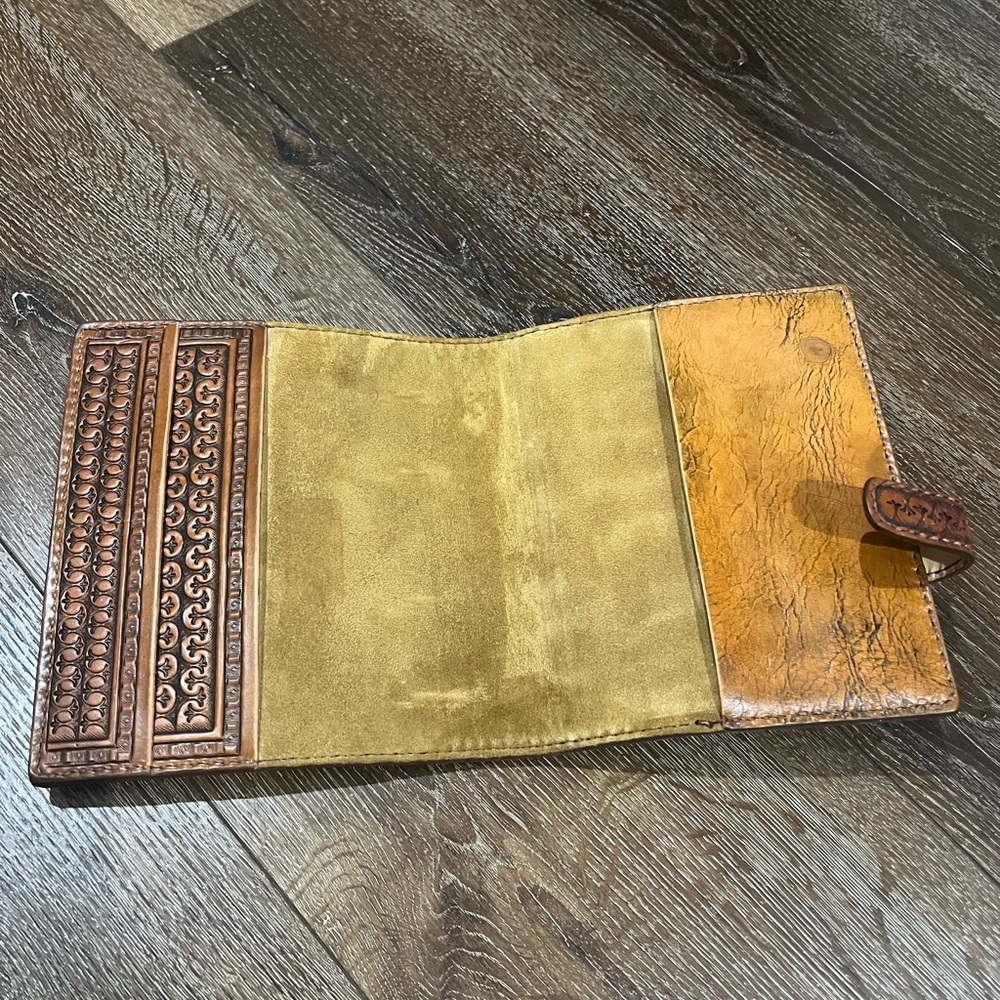 Tivergy Floral Embossed Leather Journal - Picture 4 of 11